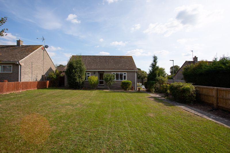 St. Marys Park, Huish Episcopi 2 bed detached bungalow for sale - £320,000