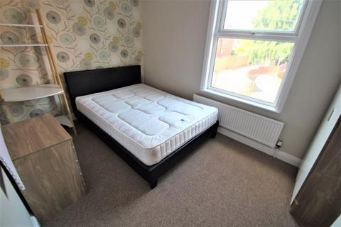5 bedroom terraced house for sale, School View, Leeds