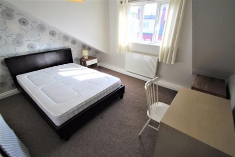 5 bedroom terraced house for sale, School View, Leeds