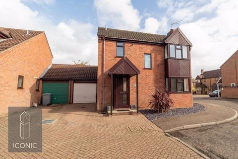 3 bedroom detached house for sale - Manor Chase, Taverham, Norwich