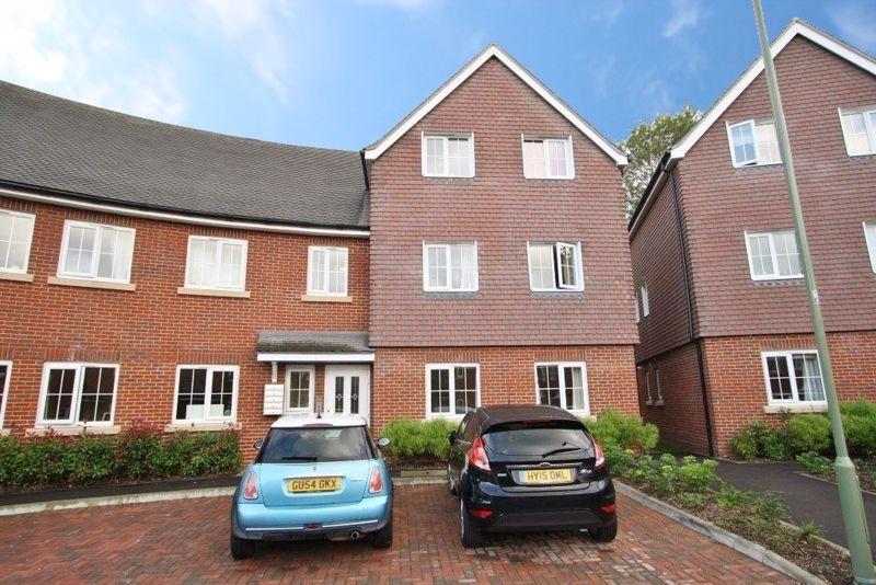 Hindmarch Crescent, Hedge End, Southampton SO30 0AP 2 bed apartment £