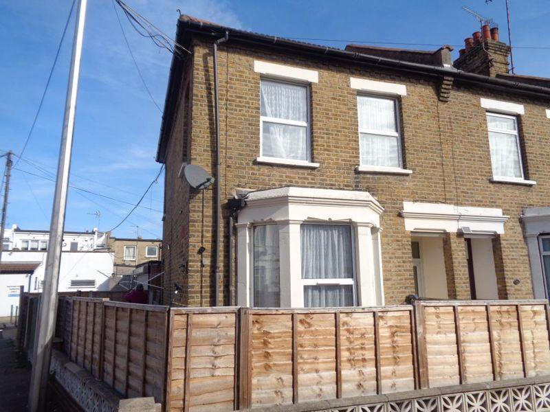 Belle Vue Place, SouthendOnSea 1 bed flat £695 pcm (£160 pw)