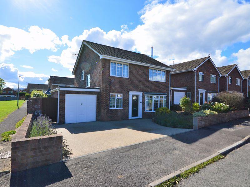 Croesonen Parc, Abergavenny 4 bed detached house £440,000