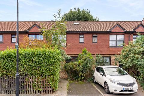 12 Toyne Way, London, N6 4EG