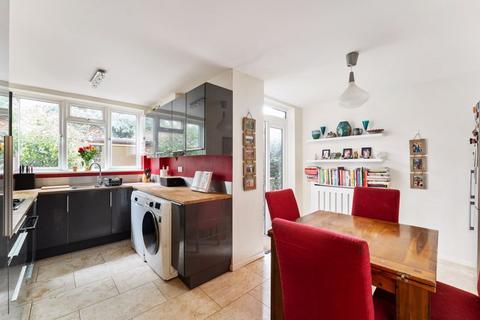 12 Toyne Way, London, N6 4EG