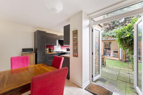 12 Toyne Way, London, N6 4EG