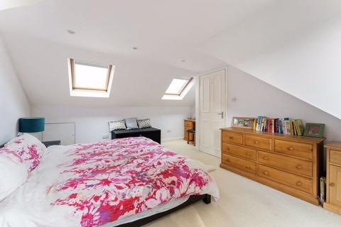 12 Toyne Way, London, N6 4EG