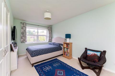 12 Toyne Way, London, N6 4EG