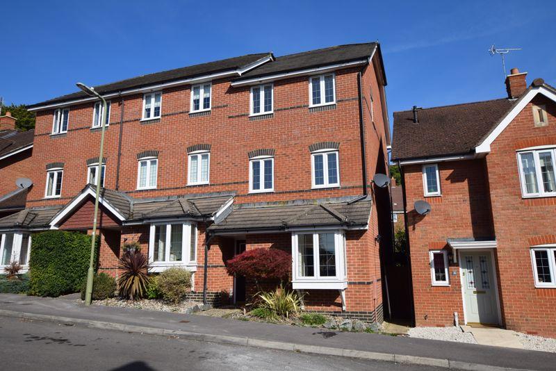 Burnham Road, Alton, Hampshire 4 bed end of terrace house £395,000