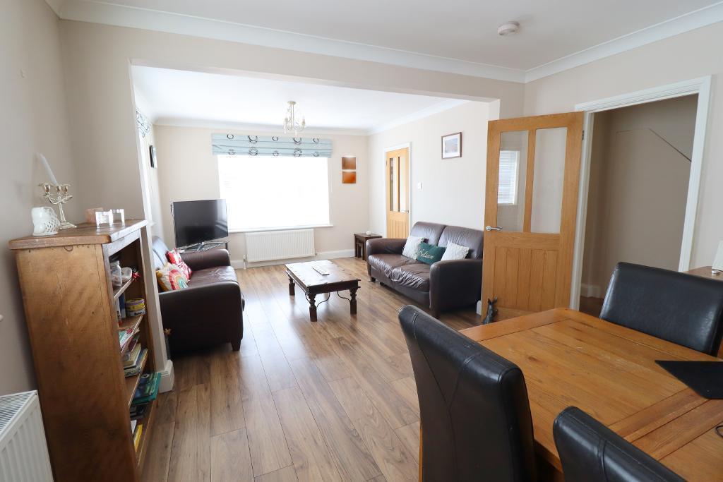 Ashcroft Road, Stopsley, Luton... 3 bed detached bungalow £450,000