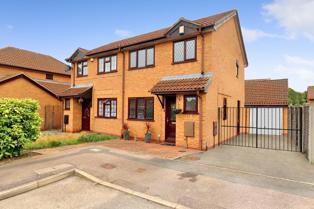 Dexter Close Barton Hills Luton Bedfordshire LU3 4DY 3 Bed Semi 