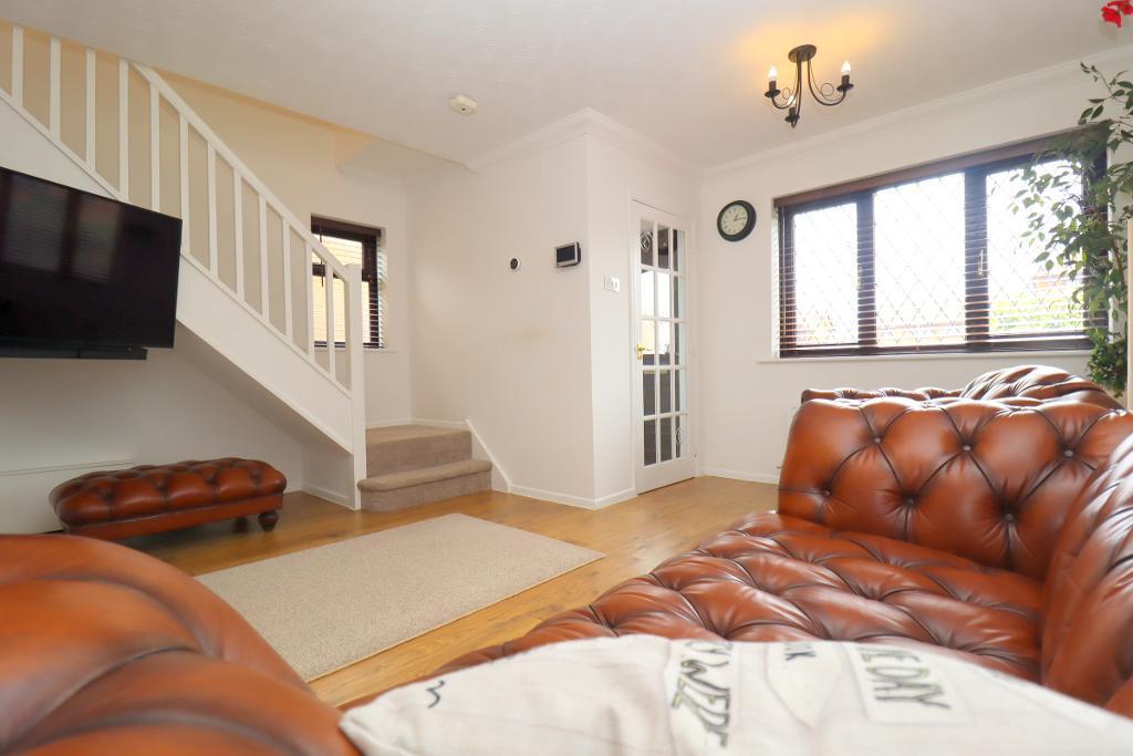 Dexter Close, Barton Hills, Luton, Bedfordshire, LU3 4DY 3 bed semi