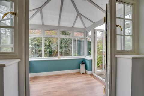 3 bedroom detached house for sale, Broyle Road, Chichester