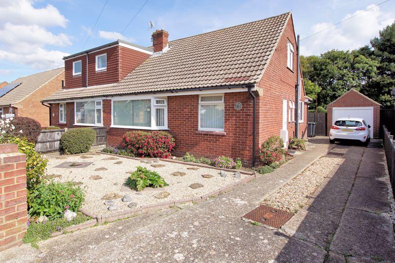 Wootton Road, LeeOnTheSolent, PO13 3 bed semidetached bungalow for