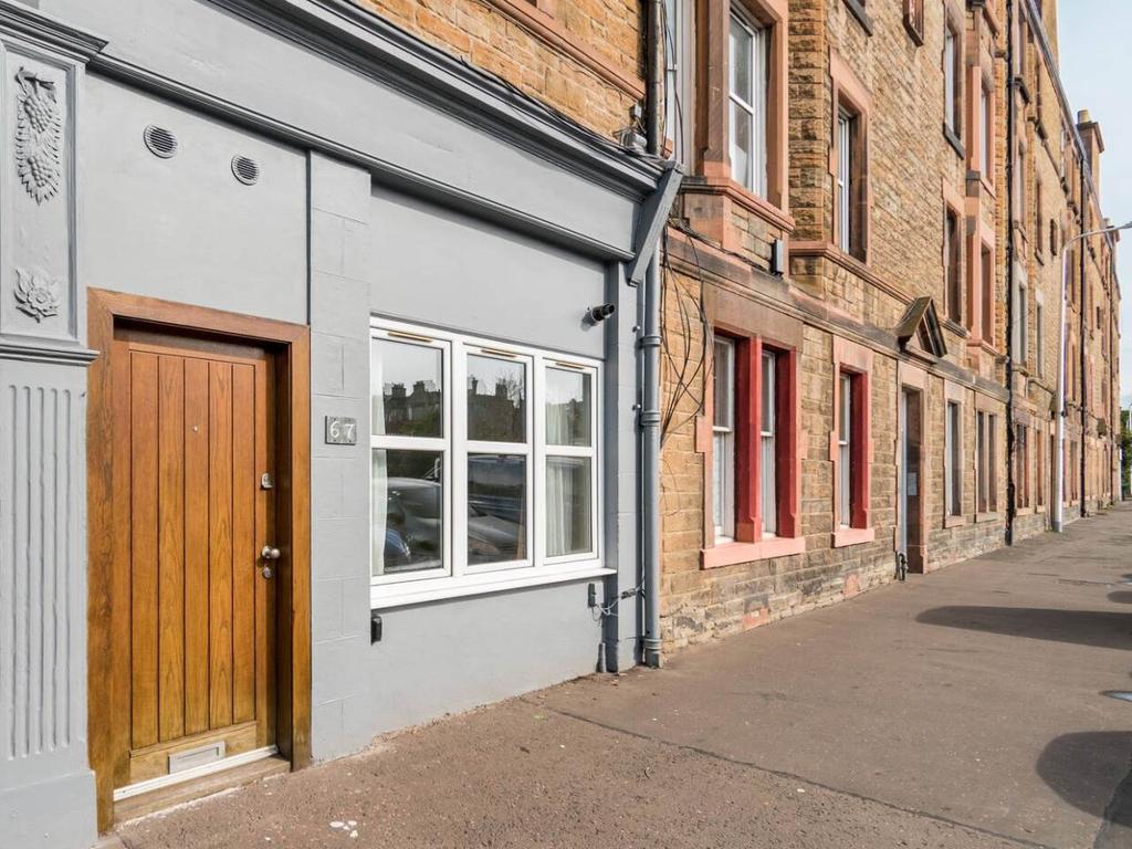 Dalmeny Street, Leith, Edinburgh 1 bed flat £155,000