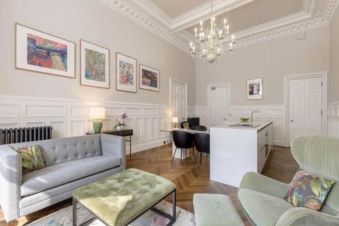 3 bedroom flat to rent - Drumsheugh Gardens, West End, Edinburgh