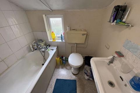 1 bedroom in a house share to rent, Hows Close, Uxbridge, UB8