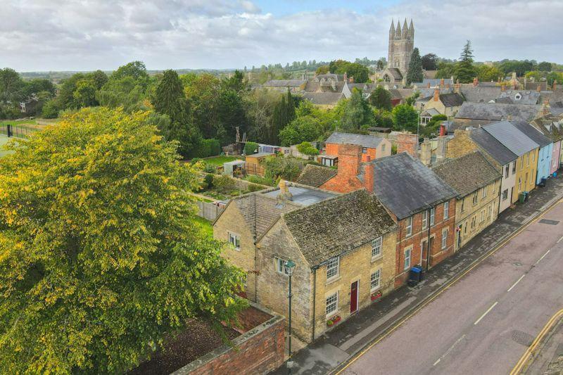 Calcutt Street, Cricklade, Wiltshire 4 bed semidetached house for sale