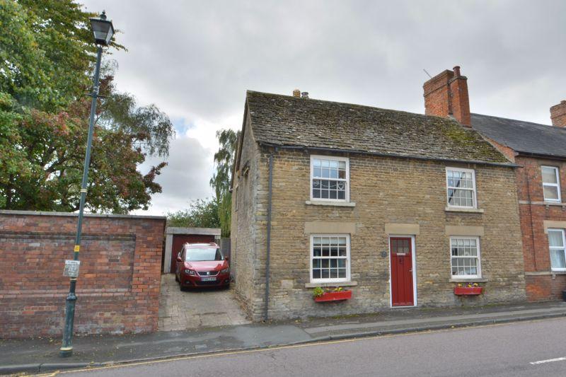 Calcutt Street, Cricklade, Wiltshire 4 bed semidetached house for sale