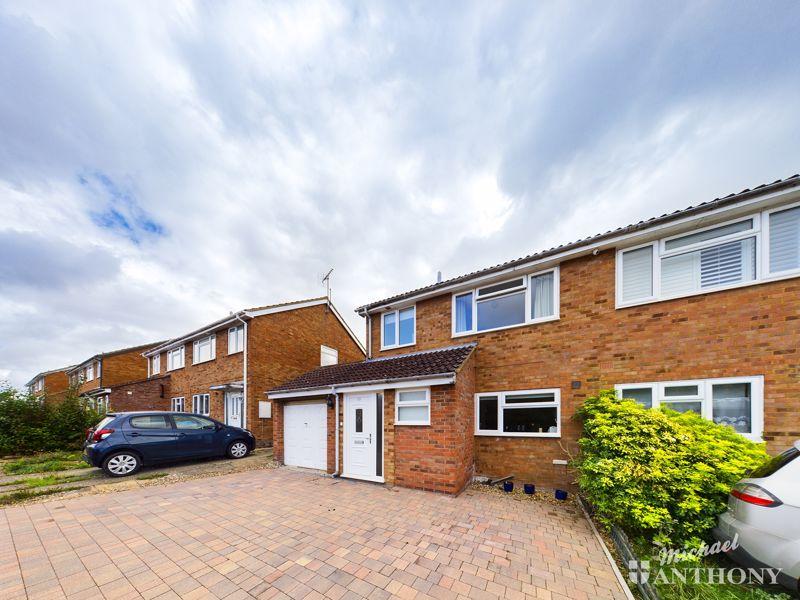 Tyne Road, Aylesbury 3 bed semidetached house £385,000