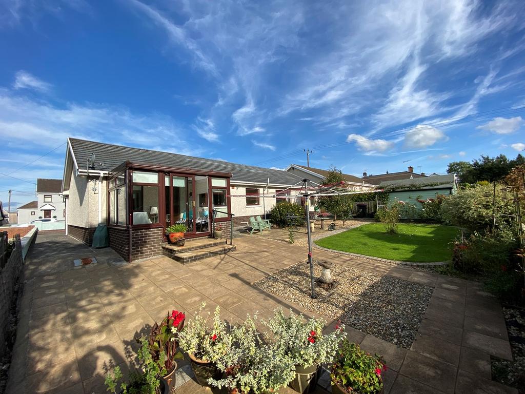 Cwmann, Lampeter, SA48 3 bed detached bungalow £280,000