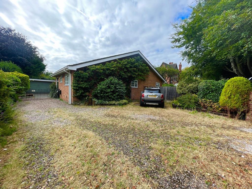 St Road, Formby, Liverpool, L37 3 bed detached bungalow for
