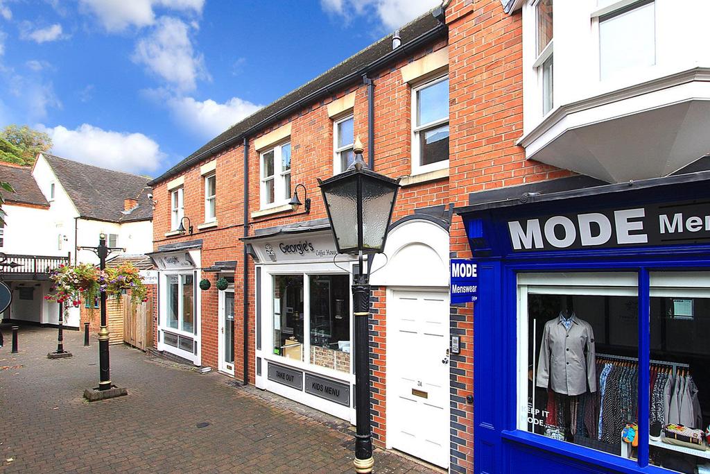 Limes Court, 1A Upper Green... 2 bed flat £725 pcm (£167 pw)