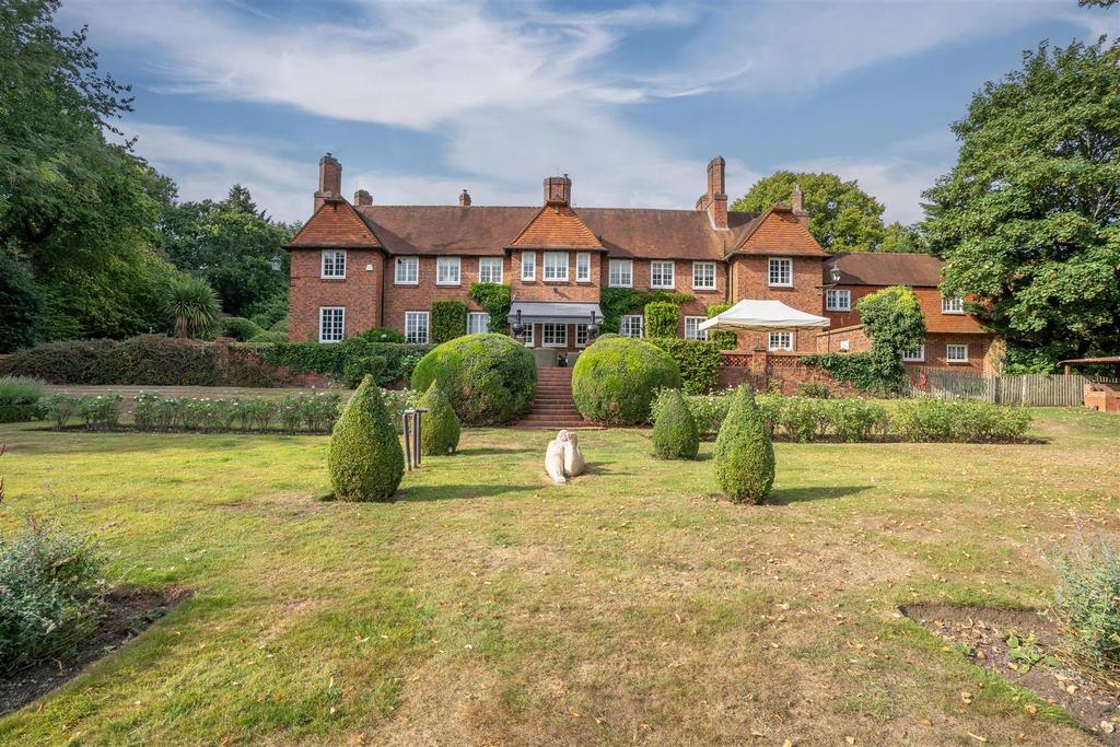 Bradcutts Lane Cookham Maidenhead 7 Bed Detached House £7 000 000