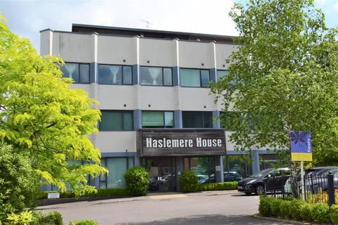 Flat 2, Haslemere House Lower Street, Haslemere, GU27 2PE