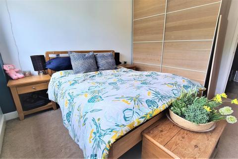 Flat 2, Haslemere House Lower Street, Haslemere, GU27 2PE