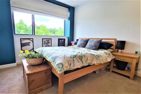 Flat 2, Haslemere House Lower Street, Haslemere, GU27 2PE