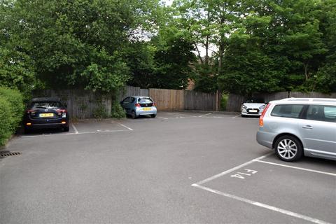 Flat 2, Haslemere House Lower Street, Haslemere, GU27 2PE