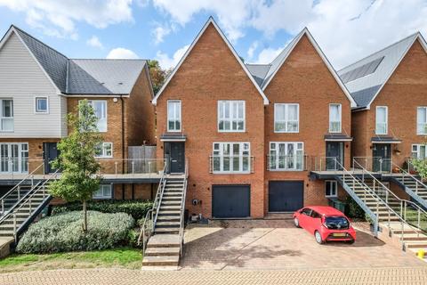 39 Castleridge Drive, Greenhithe, DA9 9WR