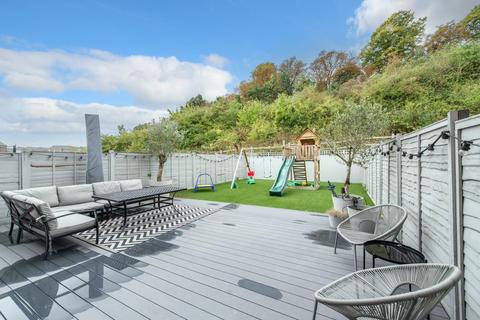 39 Castleridge Drive, Greenhithe, DA9 9WR