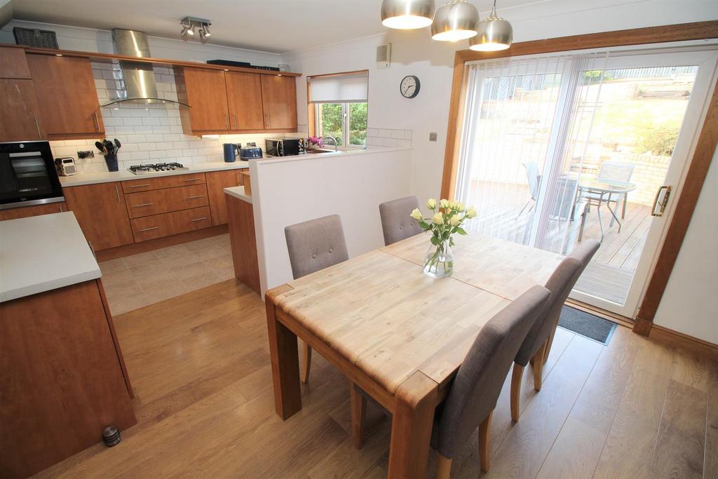 Kenmore Drive, Greenock 3 bed detached house £199,000