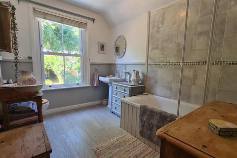 47 Lion Lane, Haslemere, GU27 1JF