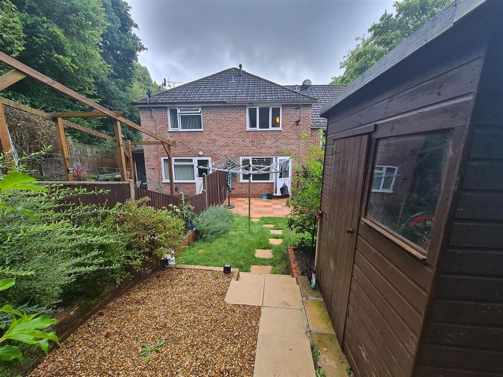 Fir Tree Avenue, Haslemere 2 bed terraced house £300,000