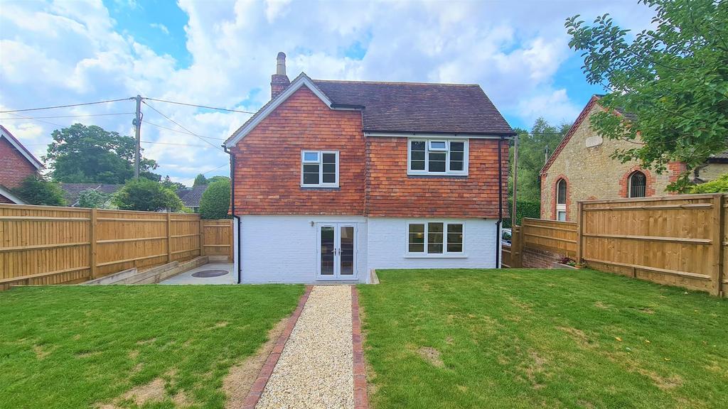 Vann Road, Fernhurst, Haslemere 3 bed detached house £575,000