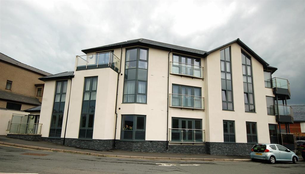 6 Glyndwr House new fore.jpg