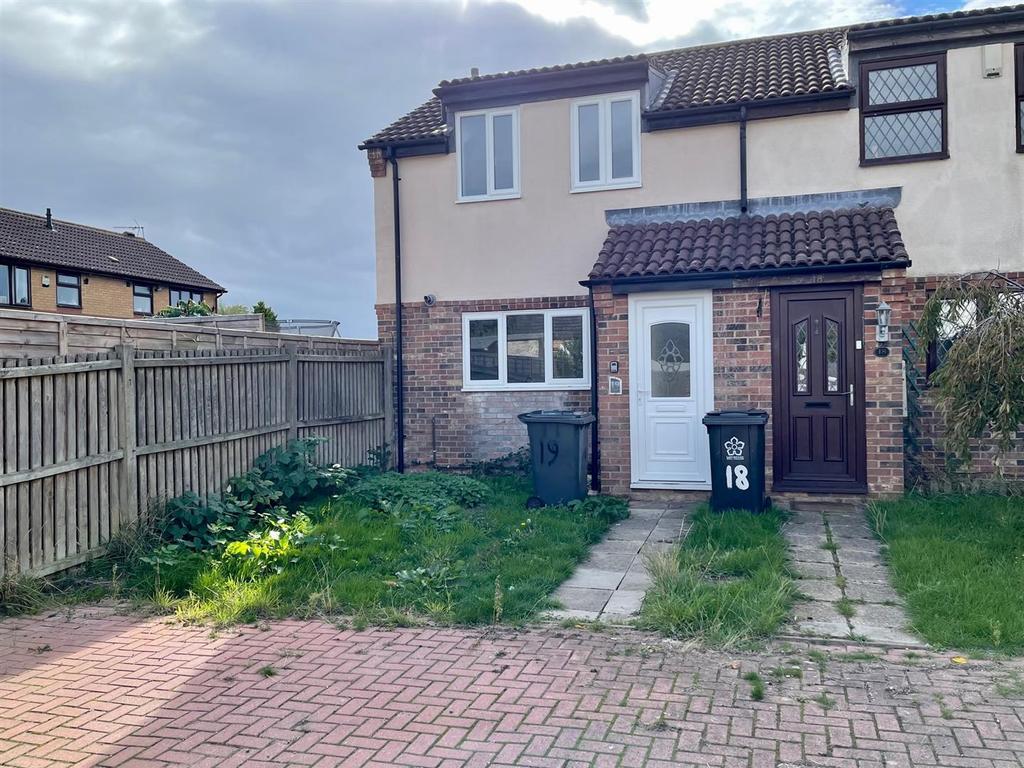 Glengarry Close, Leicester 2 bed semidetached house £725 pcm (£167 pw)