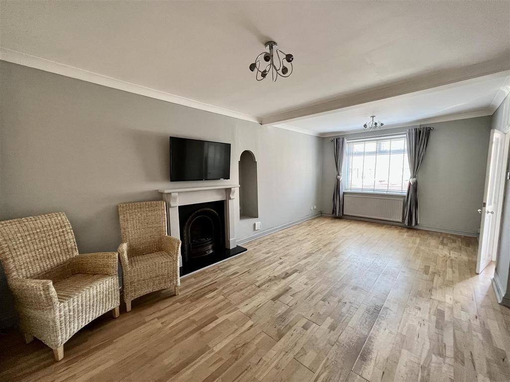 Rawlings Road, Llandybie, Ammanford 3 bed semidetached house £159,950