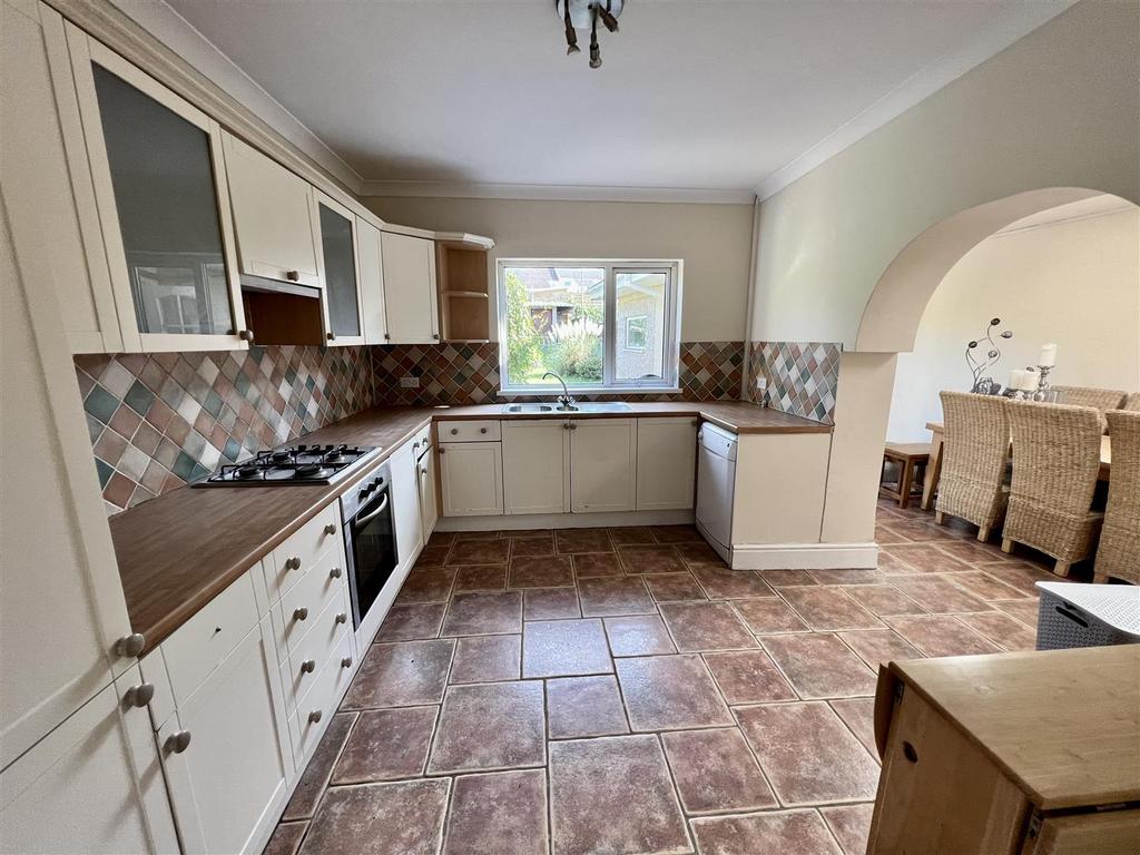 Rawlings Road, Llandybie, Ammanford 3 bed semidetached house £159,950