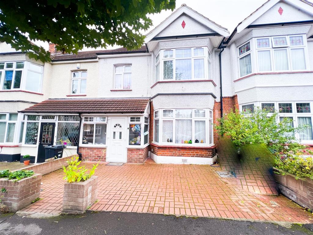 Reydon Avenue, Wanstead E11 5 bed terraced house £2,500 pcm (£577 pw)