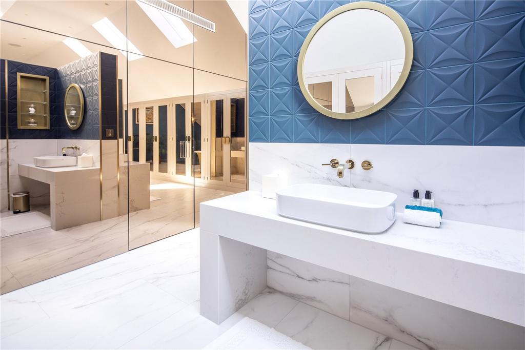 Principal Bathroom