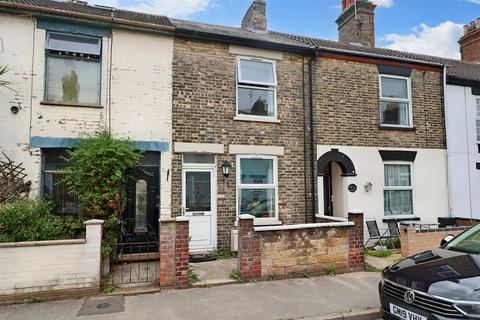 3 bedroom terraced house for sale - Essex Road, Lowestoft