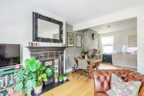2 bedroom flat for sale - Beaconsfield Road, London