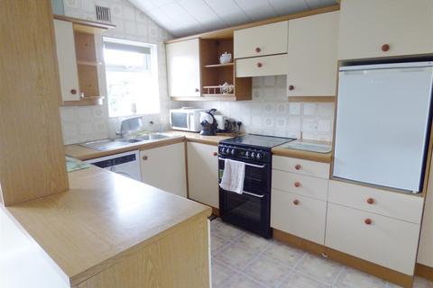 2 bedroom detached bungalow for sale - New Road, Northbourne, Bournemouth