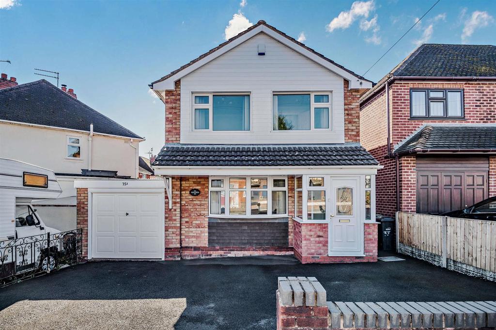 Wentworth Road, Wollaston, Stourbridge 3 bed detached house £300,000