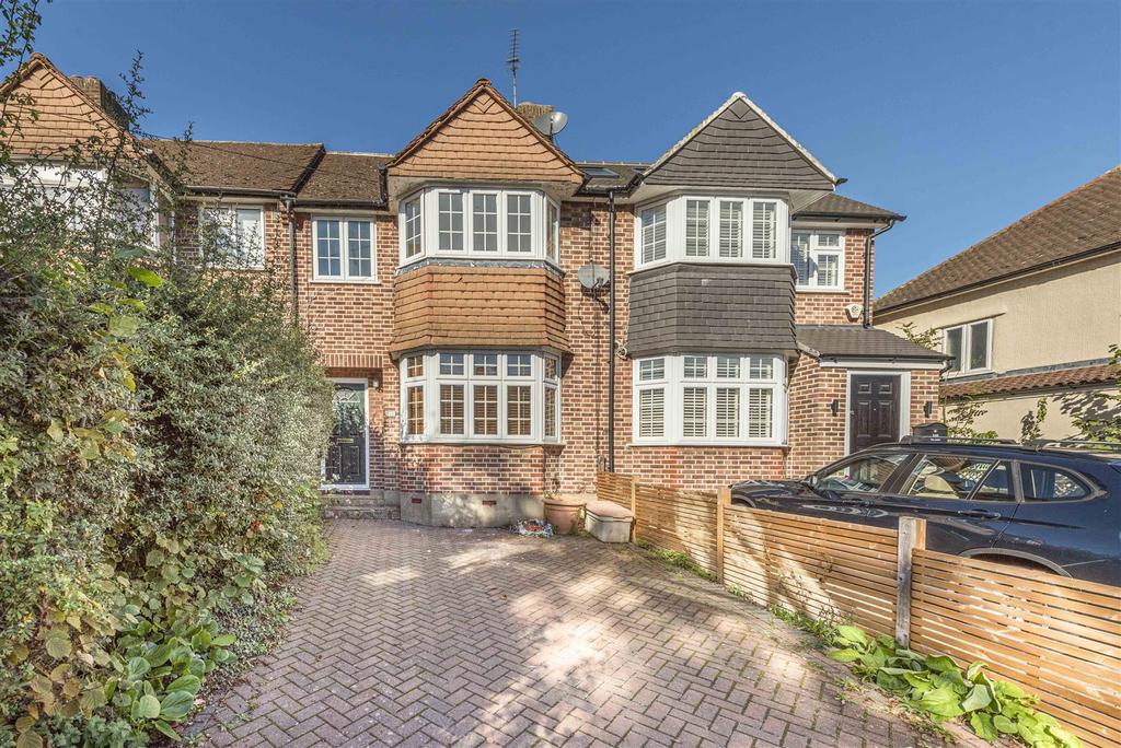 Lincoln Avenue, Twickenham 3 bed terraced house £750,000