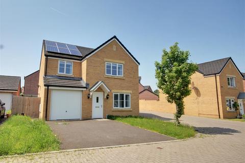 4 bedroom detached house for sale, Manor Road, Newent